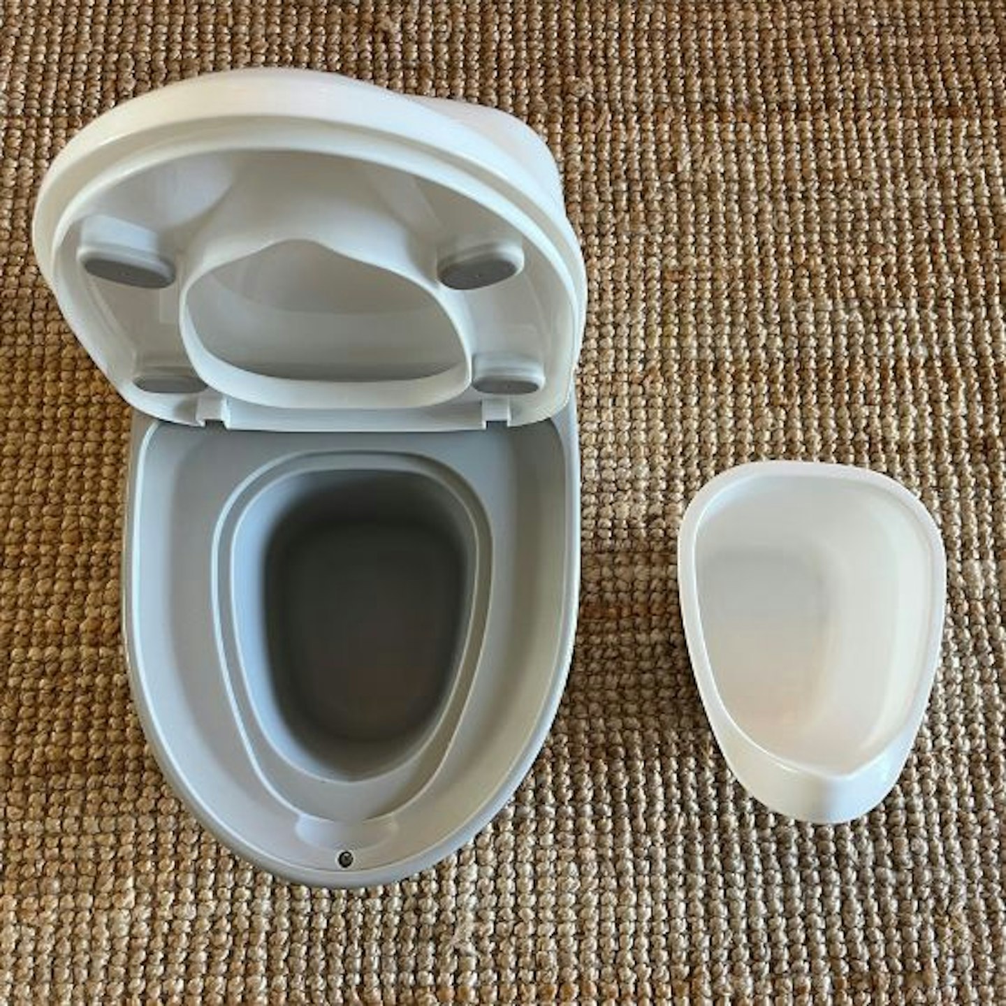 The inner and outer of the Pote Plus My First WC